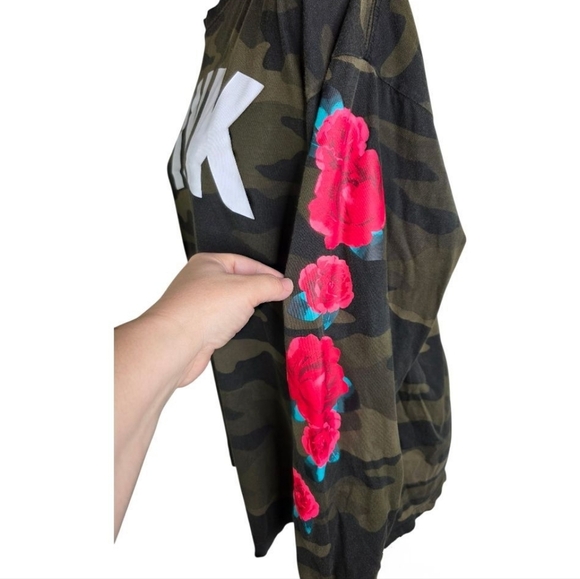 PINK Victoria’s Secret Camo Floral Long Sleeve Tee Shirt Women’s Sz S - Picture 2 of 7
